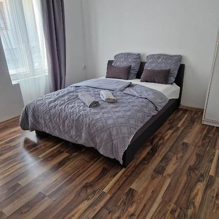 Tifani Apartman เคสเท ภายนอก รูปภาพ
